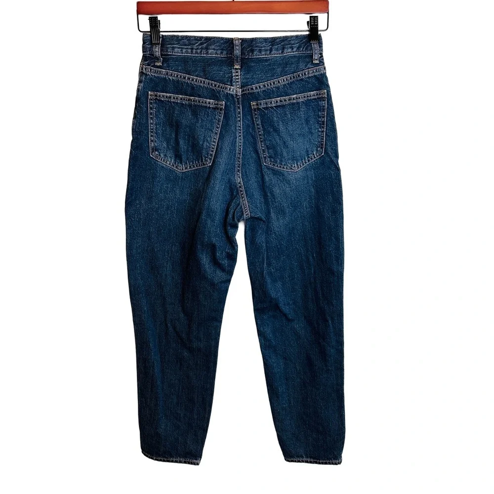 Uniqlo Relaxed High Rise Tapered‎ Leg Jeans Timeless Style